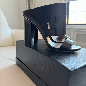 Hugo Boss Black Leather RARE Sandals , Comfortable Heel - size 7
